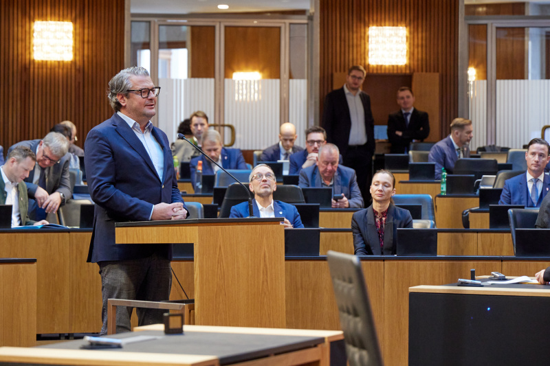 Fragesteller Nationalratsabgeordneter Wendelin Mölzer (FPÖ)