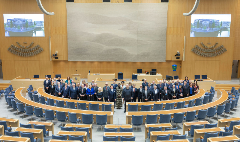 Gruppenfoto mit den Teilnehmerinnen und Teilnehmern am Internationalen Gipfel