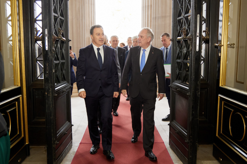 Einholung. Von rechts: Nationalratspräsident Walter Rosenkranz (FPÖ), Präsident des Albanischen Parlaments Niko Peleshi