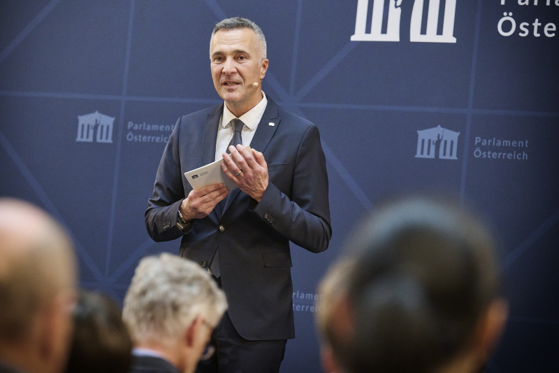 Moderation Parlamentssprecher Karl-Heinz Grundböck