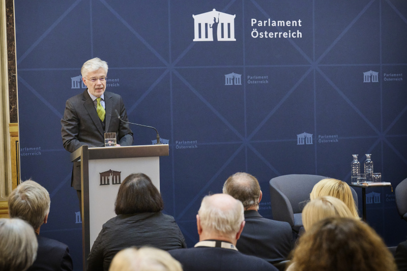 Schlussworte Parlamentsdirektor Harald Dossi