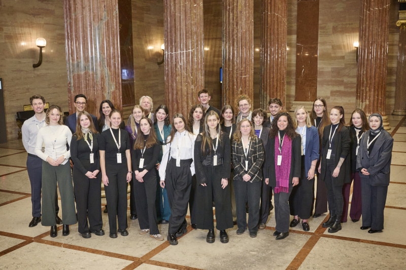 Gruppenfoto mit den Veranstaltungsteilnehmerinnen und -teilnehmern