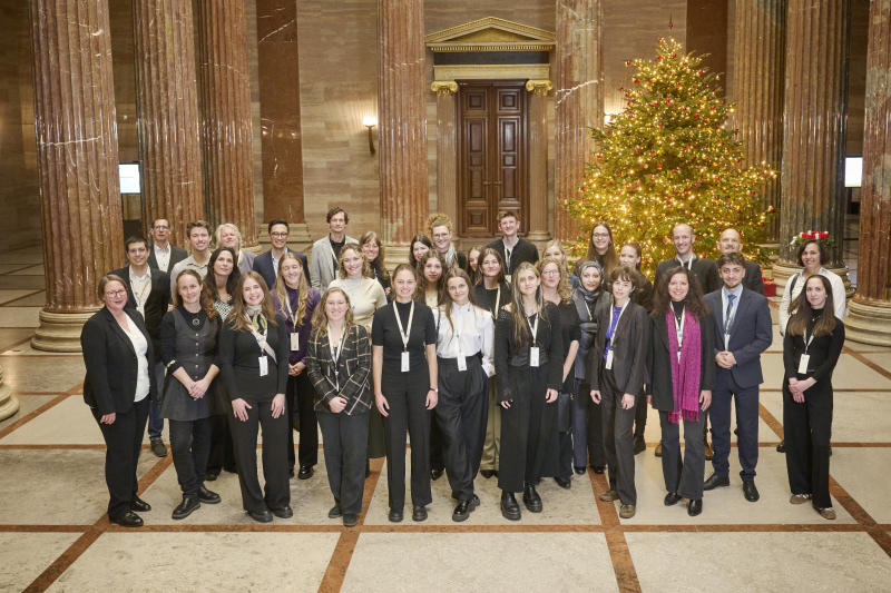 Gruppenfoto mit den Veranstaltungsteilnehmerinnen und -teilnehmern