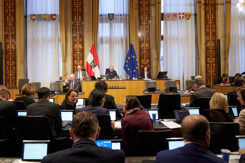 Bundesratspräsident Peter Samt (FPÖ) am Präsidium