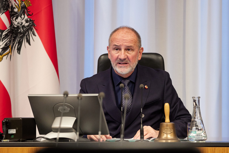 Bundesratspräsident Peter Samt (FPÖ) am Präsidium