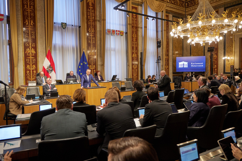 Am Rednerpult: Vorsitzender der Bundesratsfraktion Harald Himmer (ÖVP)