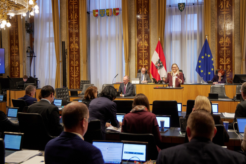 Am Rednerpult: Bundesrätin Claudia Hauschildt-Buschberger (GRÜNE)