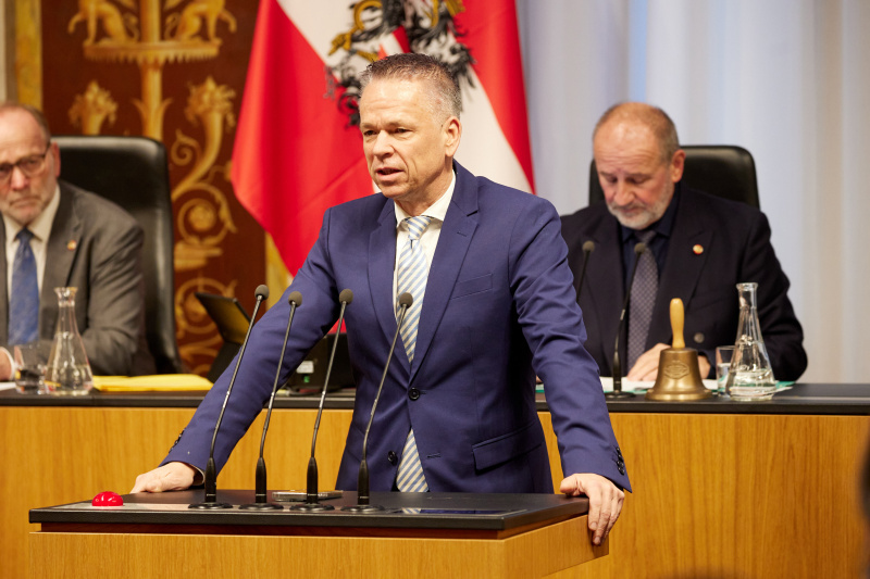 Am Rednerpult: Vorsitzender der Bundesratsfraktion Harald Himmer (ÖVP)