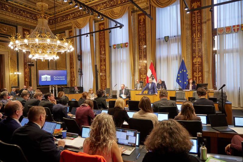 Am Rednerpult: Vorsitzender der Bundesratsfraktion Harald Himmer (ÖVP)