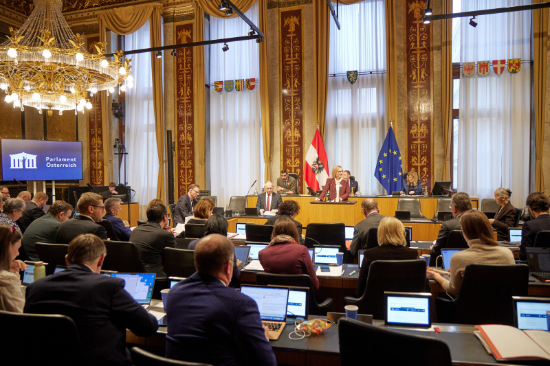 Am Rednerpult: Bundesrätin Claudia Hauschildt-Buschberger (GRÜNE)
