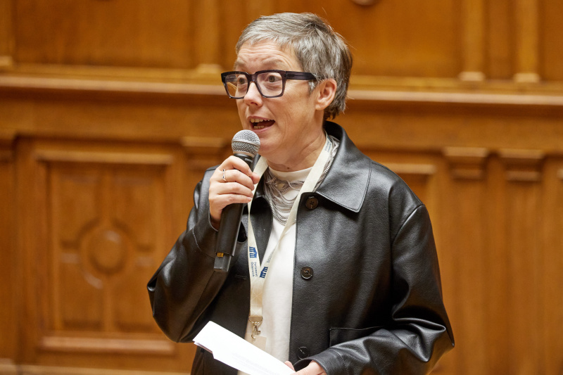 Moderation durch Karoline Iber