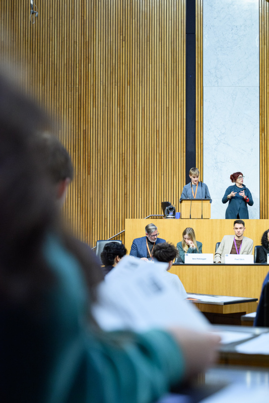 Am Rednert: Schüler Kjartan Gehmacher (Klub ORANGE)
