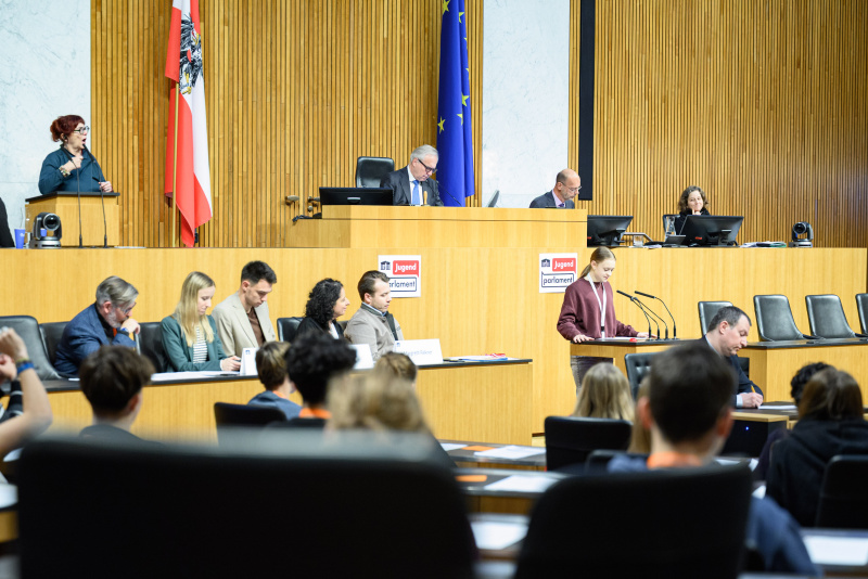 Schülerin am Rednerinnenpult