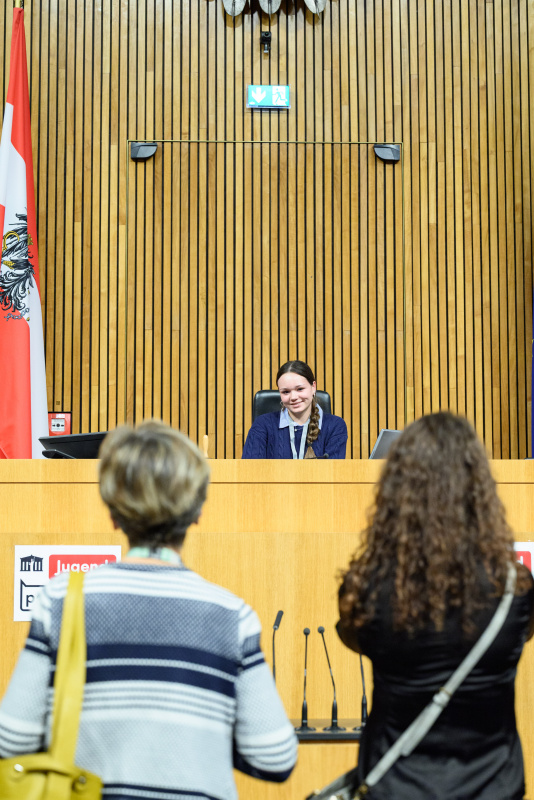 Schülerin am Präsidium