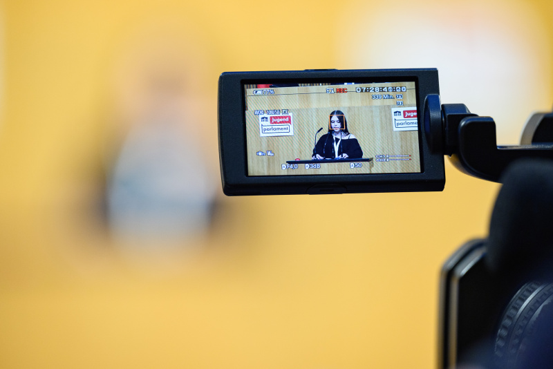 Schülerin am Rednerinnenpult