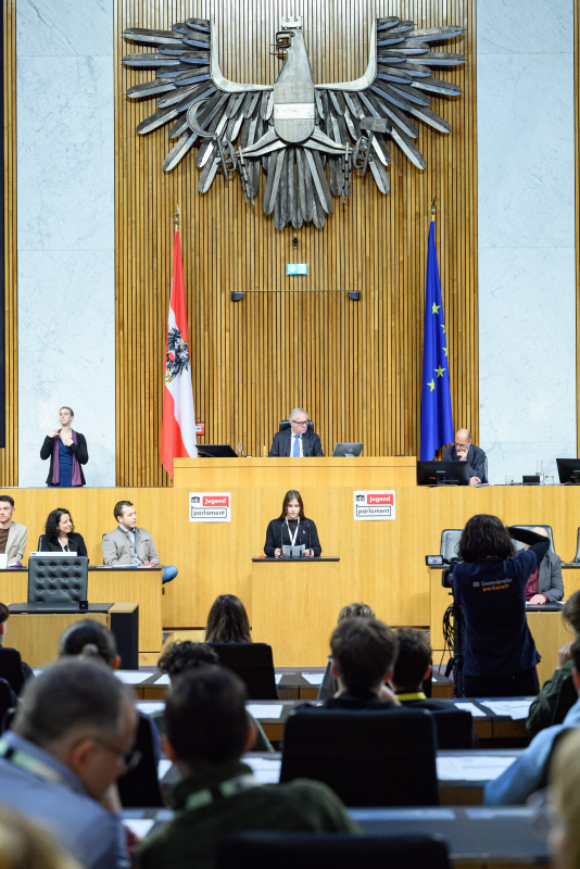 Schülerin am Rednerinnenpult