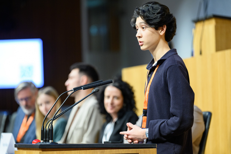 Schüler am Rednerpult
