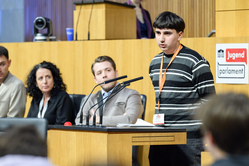 Schüler am Rednerpult