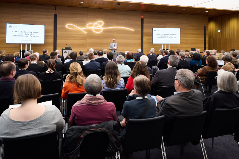 Begrüßung und Moderation durch Parlamentsdirektionssprecher Karl-Heinz Grundböck