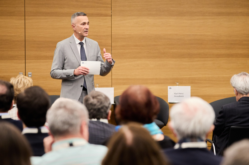 Begrüßung und Moderation durch Parlamentsdirektionssprecher Karl-Heinz Grundböck