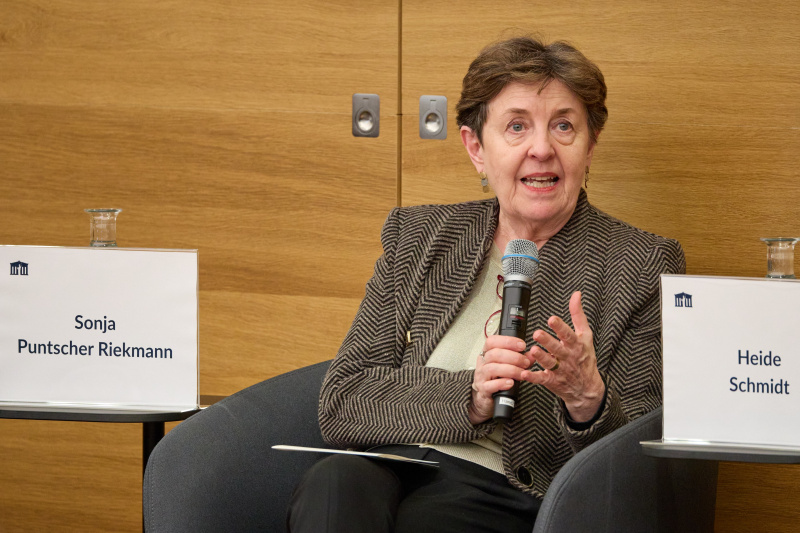 Podiumsdiskussion. Professorin i .R. für Politische Theorie und Europapolitik Sonja Puntscher Riekmann - Universität Salzburg