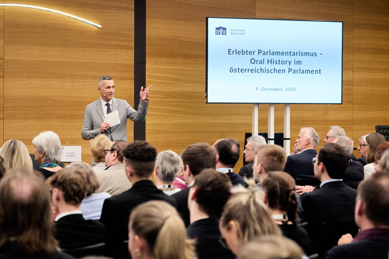 Begrüßung und Moderation durch Parlamentsdirektionssprecher Karl-Heinz Grundböck