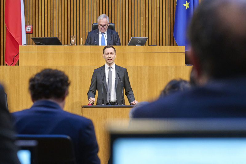 Am Rednerpult Klubobmann Nico Marchetti (ÖVP)