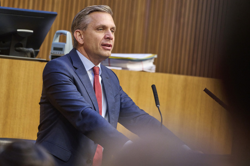 Am Rednerpult Wirtschaftsminister Wolfgang Hattmannsdorfer (ÖVP)