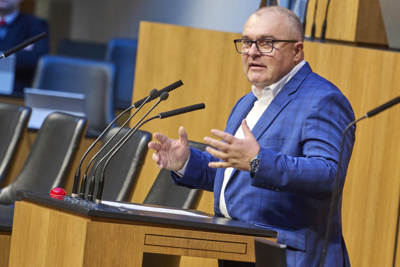 Am Rednerpult Nationalratsabgeordneter Arnold Schiefer (FPÖ)