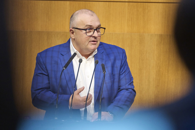 Am Rednerpult Nationalratsabgeordneter Arnold Schiefer (FPÖ)