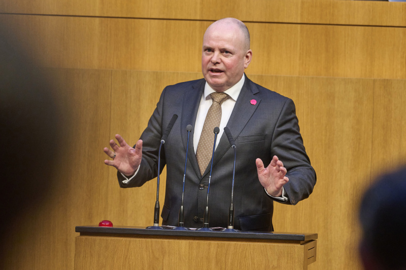 Am Rednerpult Nationalratsabgeordneter Markus Hofer (NEOS)