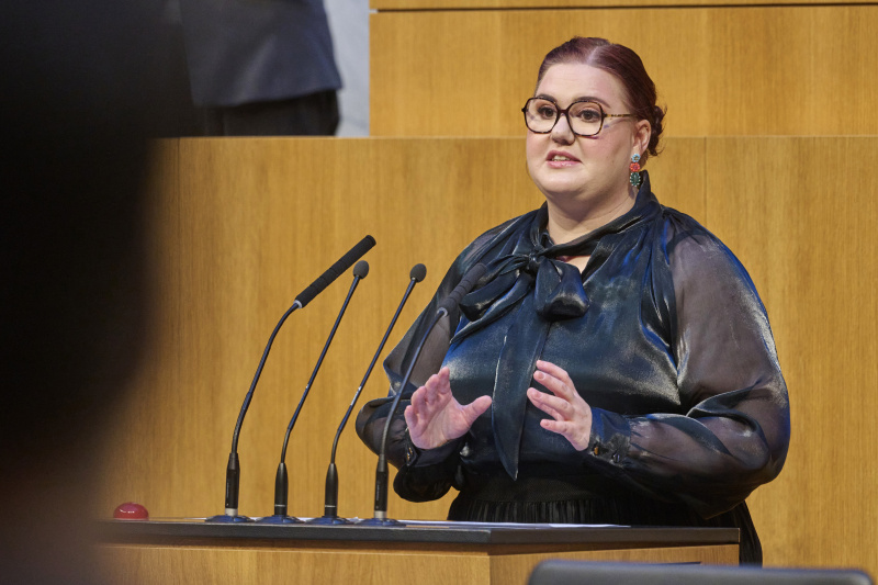 Am Rednerinnenpult Nationalratsabgeordnete Carina Reiter (ÖVP)