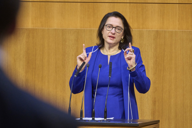 Am Rednerinnenpult Nationalratsabgeordnete Gudrun Kugler (ÖVP)