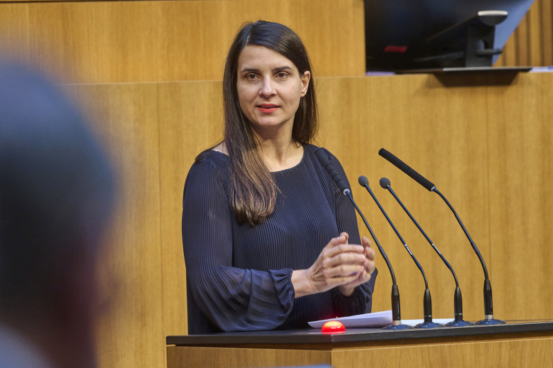 Am Rednerinnenpult Nationalratsabgeordnete Meri Disoski (GRÜNE)