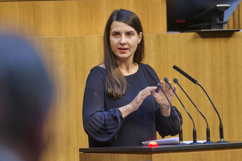 Am Rednerinnenpult Nationalratsabgeordnete Meri Disoski (GRÜNE)