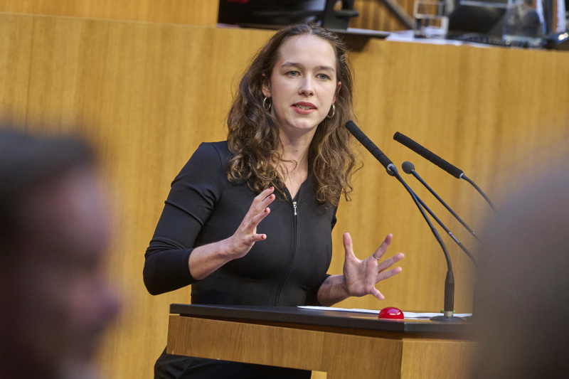 Am Rednerinnenpult Europaabgeordnete Lena Schilling (GRÜNE)
