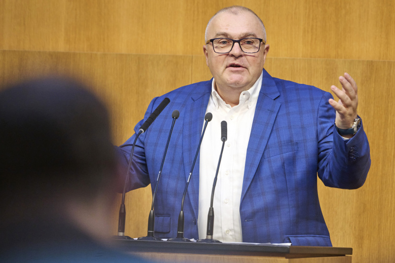 Am Rednerpult Nationalratsabgeordneter Arnold Schiefer (FPÖ)