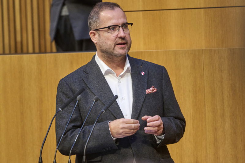 Am Rednerpult Nationalratsabgeordneter Christian Hafenecker (FPÖ)