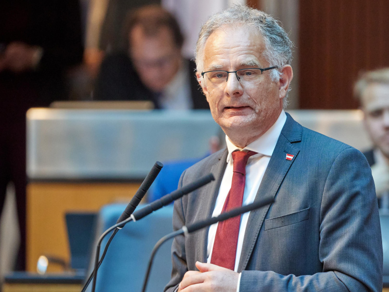 Regierungsbank. Stellungnahme Finanzminister Markus Marterbauer (SPÖ)