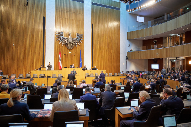 Am Rednerpult: Infrastrukturminister Peter Hanke (SPÖ)