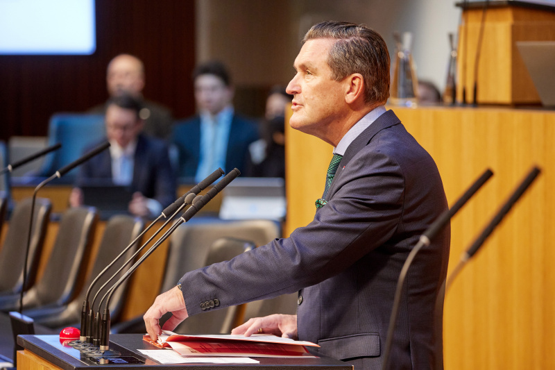 Am Rednerpult: Infrastrukturminister Peter Hanke (SPÖ)