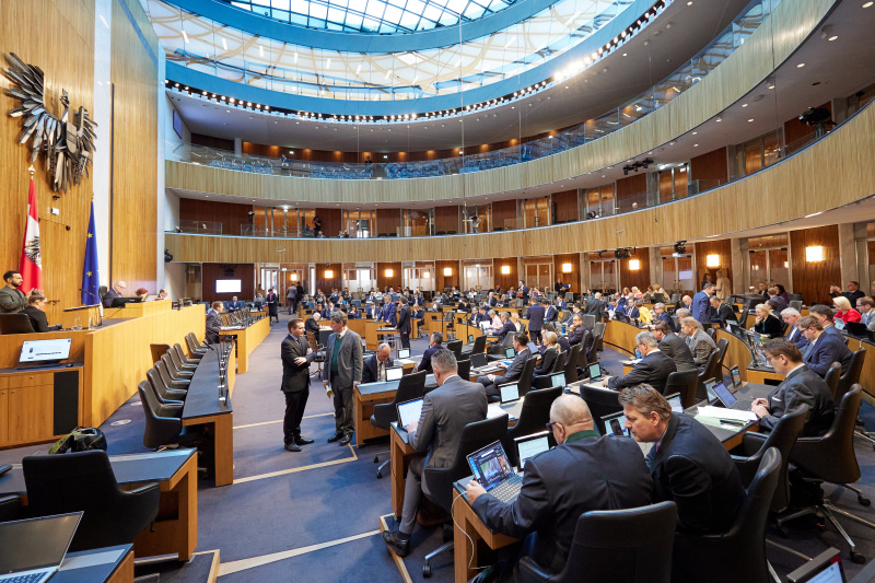 Am Rednerpult: Infrastrukturminister Peter Hanke (SPÖ)