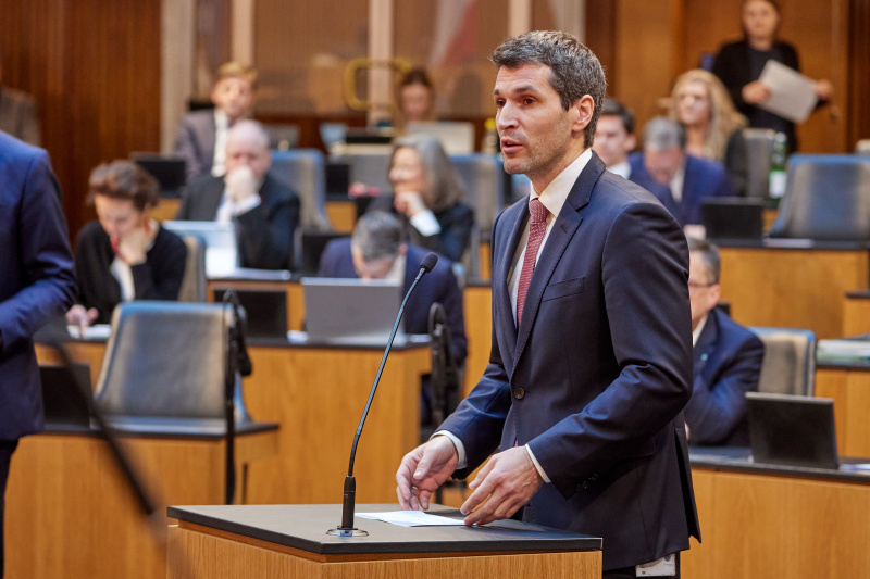 Am Rednerpult: Nationalratsabgeordneter Lukas Hammer (GRÜNE)