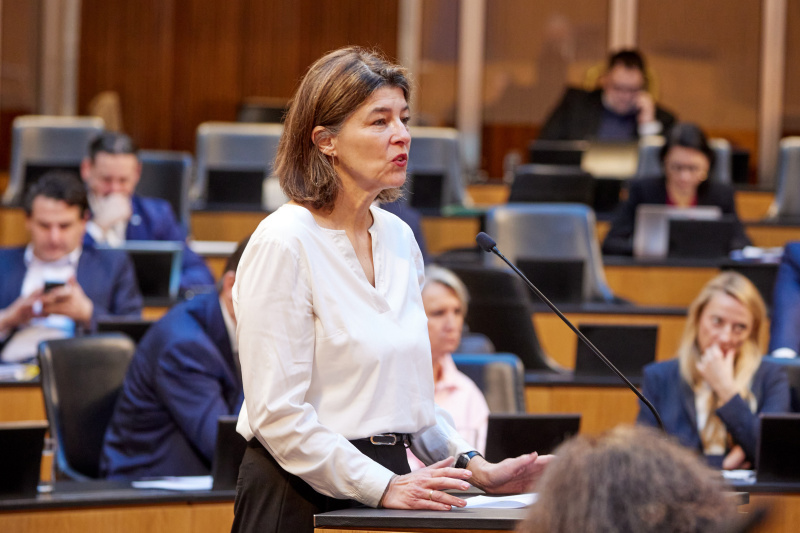 Am Rednerinnenpult: Nationalratsabgeordnete Elisabeth Götze (GRÜNE)