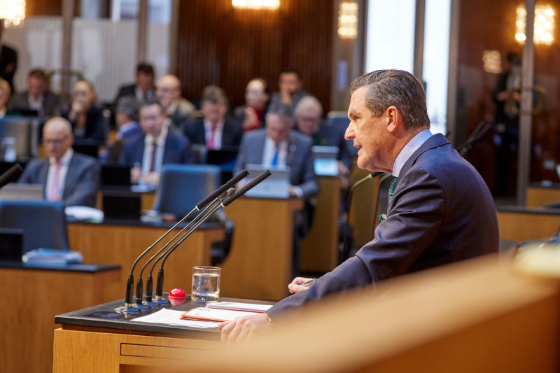 Am Rednerpult: Infrastrukturminister Peter Hanke (SPÖ)