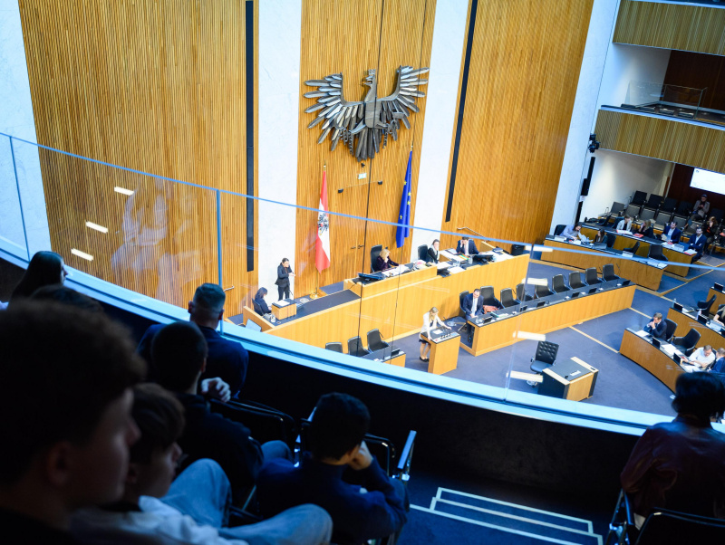 Blick von der Besuchergalerie ins Plenum