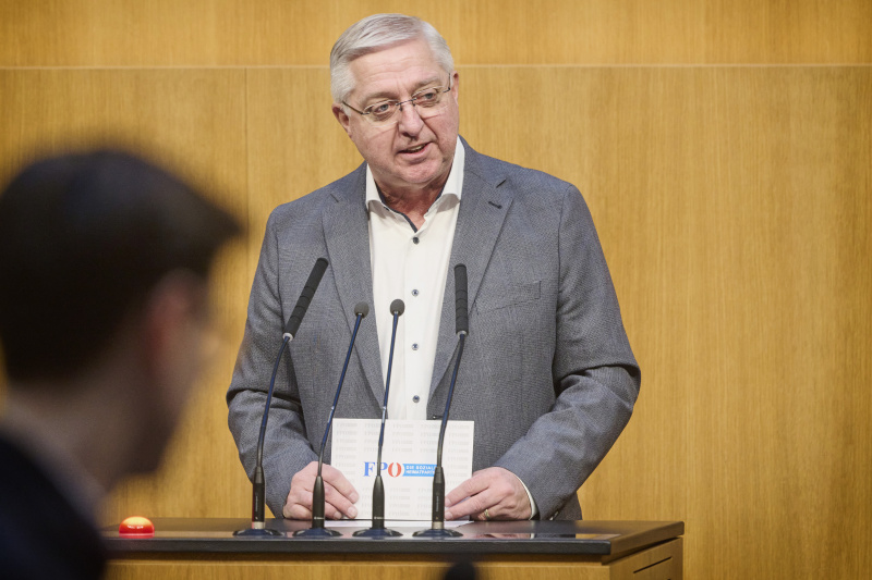 Am Rednerpult Nationalratsabgeordneter Werner Herbert (FPÖ)