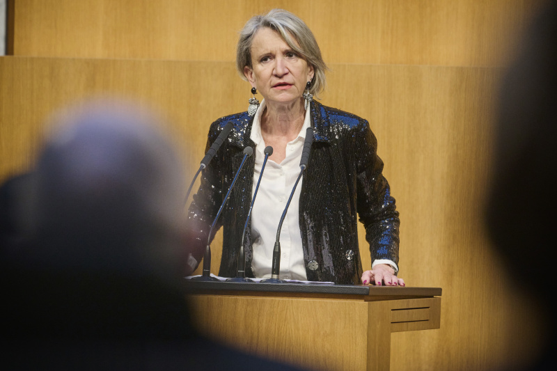 Am Rednerinnenpult Nationalratsabgeordnete Romana Deckenbacher (ÖVP)