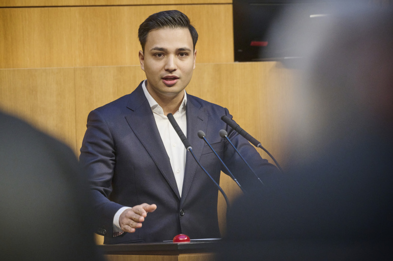 Am Rednerpult Klubobmann Yannik Shetty (NEOS)