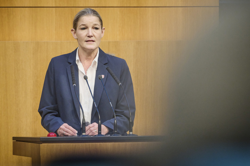 Am Rednerinnenpult Nationalratsabgeordnete Irene Eisenhut (FPÖ)